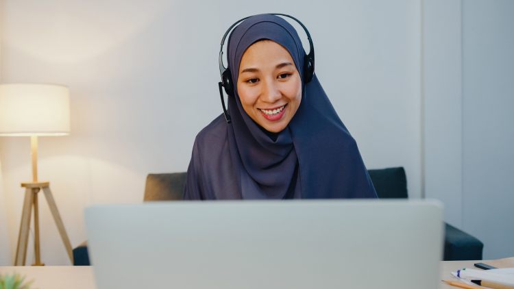Female Quran Teacher Online